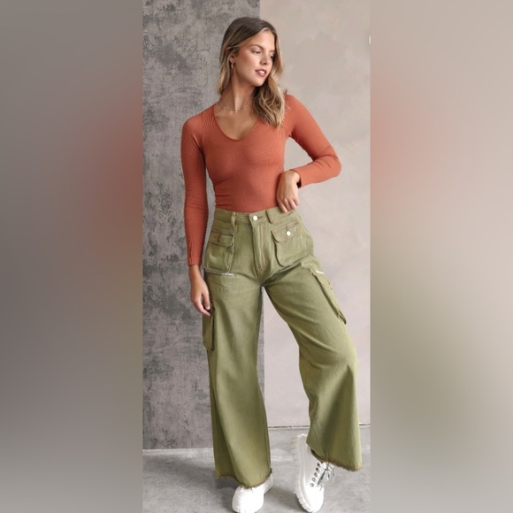 KIMBERLY OLIVE WIDE
LEG CARGO PANTS by POL; Size Large - Picture 3 of 15